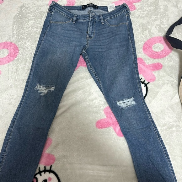 Hollister Jeans - Picture 1 of 4